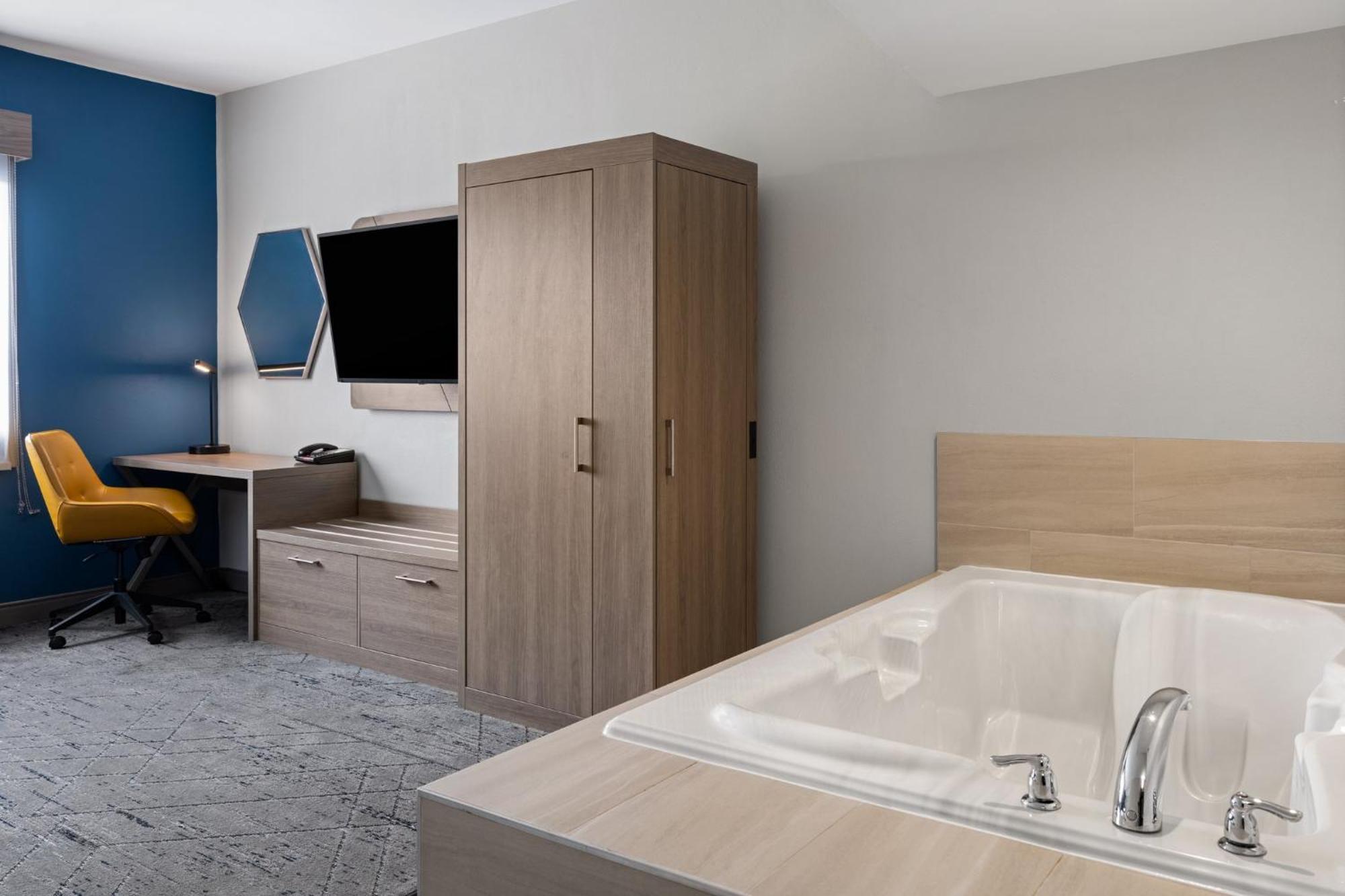 Holiday Inn Express Toledo North By Ihg Eksteriør billede